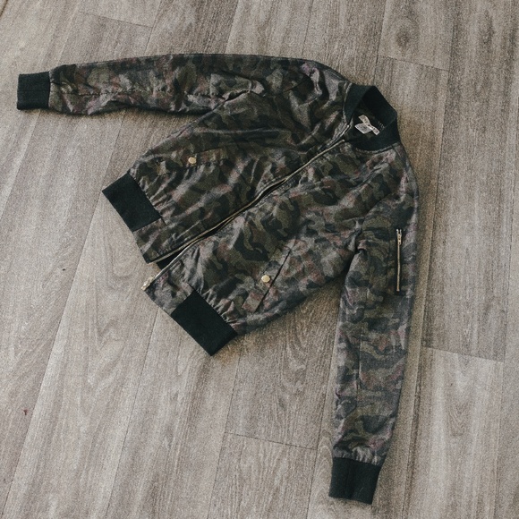 Camo Light Weight Jacket - Picture 2 of 7